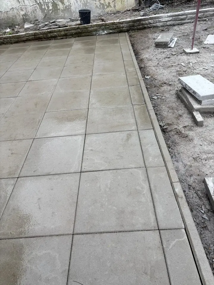 Terrassenplatten mit Randeinfassung